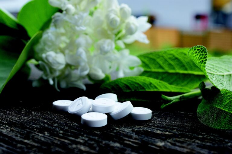 Aspirina nell'acqua delle piante: ecco cosa succede davvero