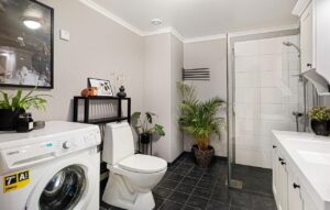 Bagno senza finestra: 4 soluzioni per l'umidità che funzionano davvero