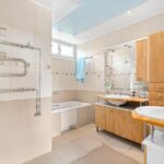 Infografica sui costi per rifare il bagno nel 2026 con dettagli sui vari interventi e prezzi.