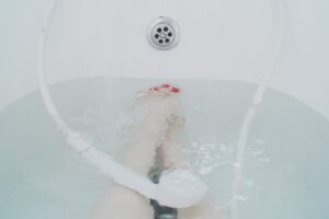 Scarico doccia lento: il vero motivo non è sempre quello che pensi